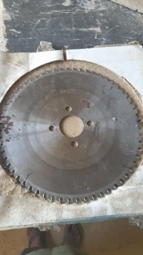 Disco de serra profissional para sequicionadora profissional. 3 discos  e 1 riscados.