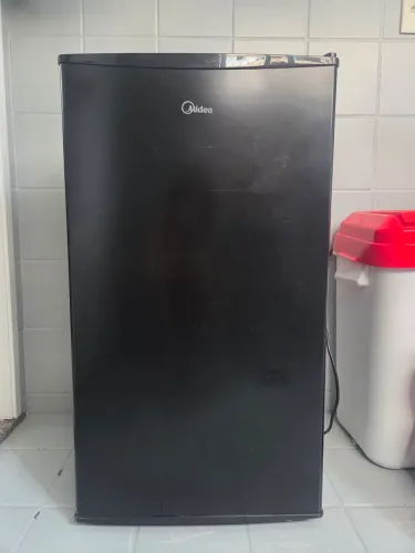 Frigobar Midea, 93 litros