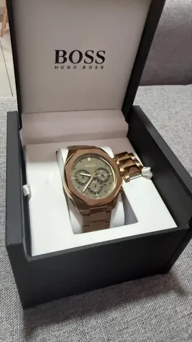 RELÓGIO HUGO BOSS CRONÓGRAFO DOURADO COM PULSEIRA DE ELOS