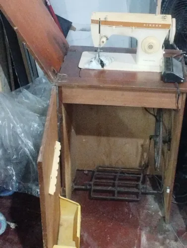Máquina de costura Singer S. Zig Zag .