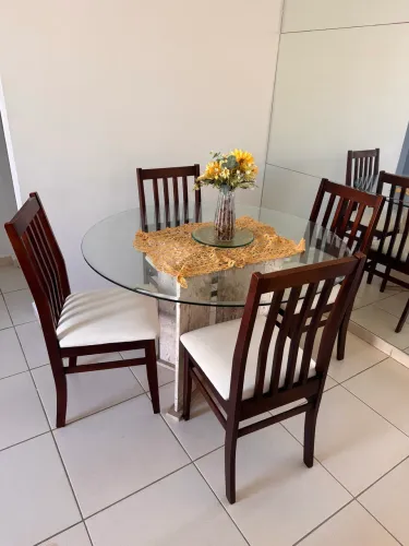 Mesa de Jantar Redonda com Tampo de Vidro - Completa com 4 Cadeiras