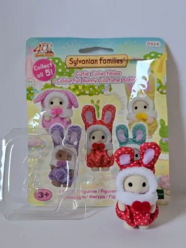 Blind Bag Sylvanian Families Colourful Bunny - Coelha Vermelha<br><br>Costume Babies Vermelha