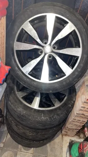 Roda aro 17 com pneu REMOLD recém colocado