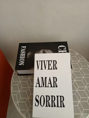 Caixa de livro decorativo abre e quadra objetivo