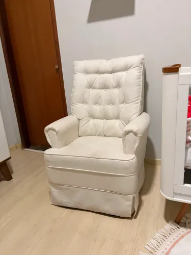 Poltrona amamentação com puf