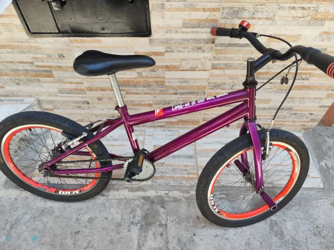 Bicicleta semi nova 
