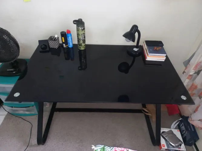 Mesa de estudo/trabalho preta alumínio e vidro  120x70cm