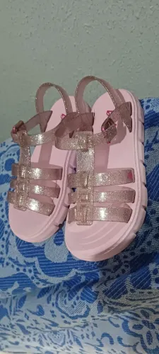 Vendo sandália da Barbie ? 34