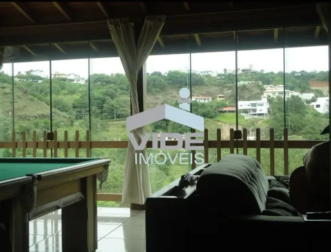 CASA EM CONDOMÍNIO EM SOUSAS | 4 DORMITÓRIOS, SUÍTE MASTER, VISTA PANORÂMICA; ESTILO FAZEN