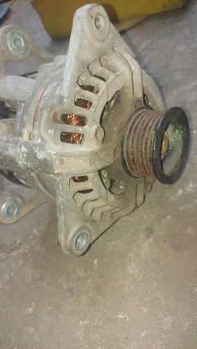 Vendo alternador motor Zetec Rocam
