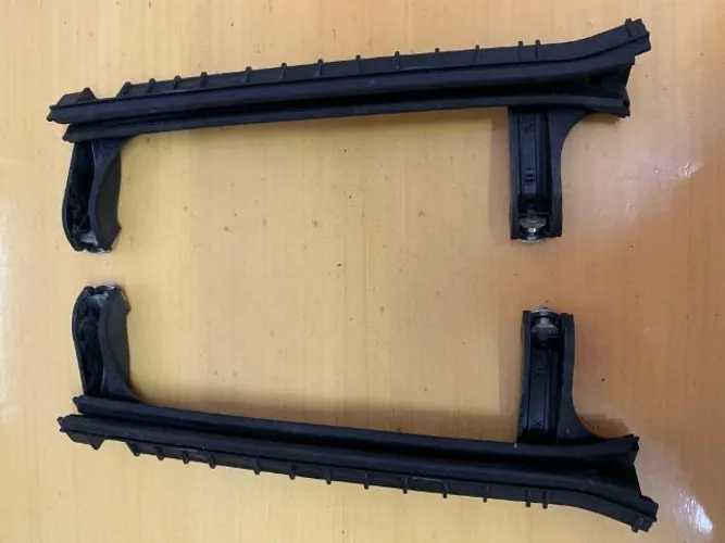 Guia do vidro porta traseira jeep renegade original cada 60 reais
