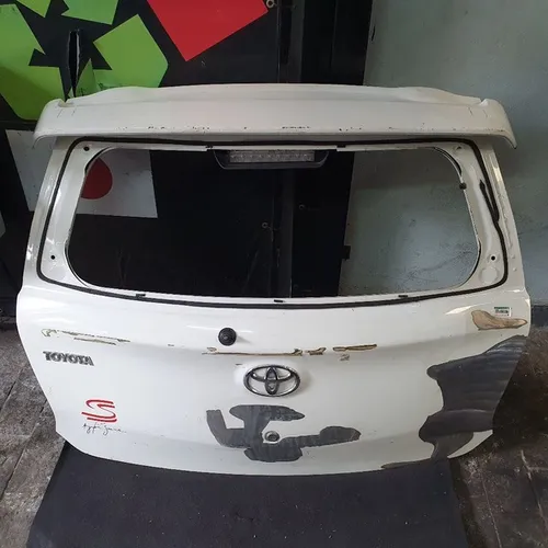 Tampa traseira toyota etios hatch recuperada 