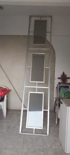 Grade em alumínio com vidros fumê 