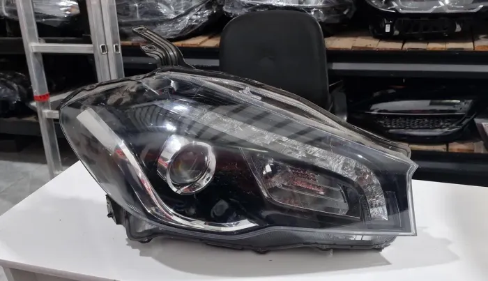 Farol Dianteiro Direito Suzuki Vitara 2017