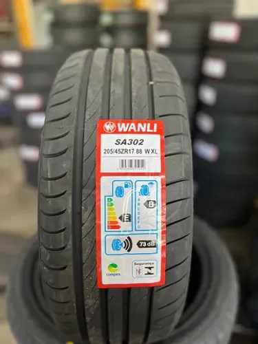 Pneu 205/45R17 Novo.