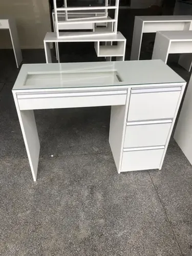 Mesa com vidro
