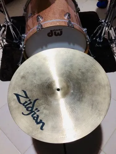 Pratos Zildjian Avedis 20 e 16