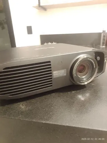 Projetor Panasonic PTAe 7000
