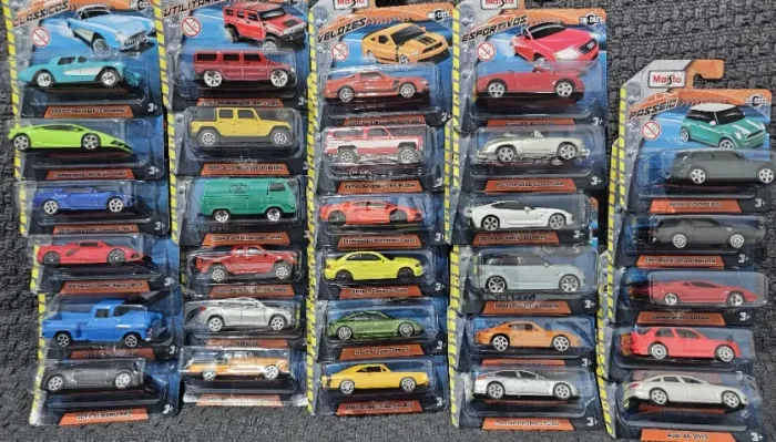 10 Miniaturas Maisto - carrinhos lacrados estilo hot wheels