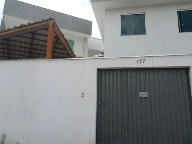 A casa para venda com 107 metros quadrados com 3 quartos em Residencial Lagoa - Betim - MG