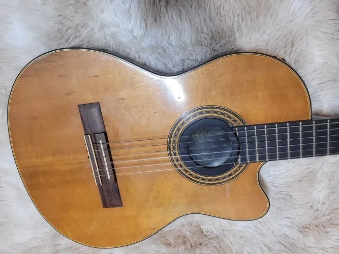 Violão Gibson maciço 
