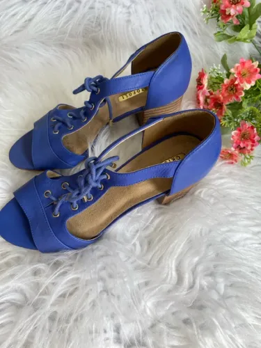 Sandália Azul Feminina - Elegância e Conforto