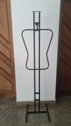 Cabide Expositor para Roupas de Ferro - Manequim de Loja