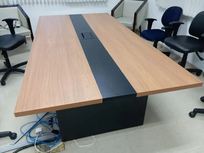 MESA DE REUNIÃO MARCENARIA PRÓPRIA 