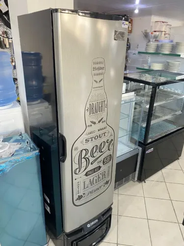 NZ. Cervejeira slim 230 litros porta sólida tipo inox  Gelopar