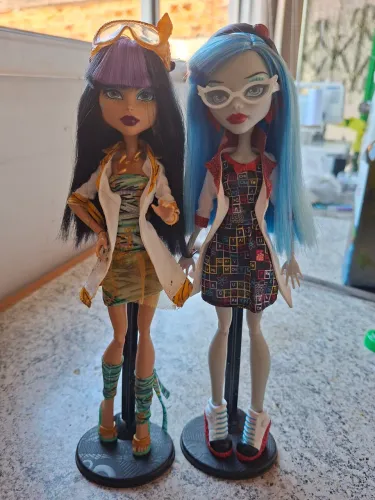 **RESERVADO** Bonecas Monster high - Ghoulia e Cleo aula de ciências 