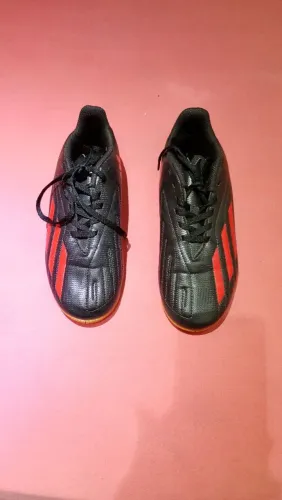 Chuteira quadra novinha
