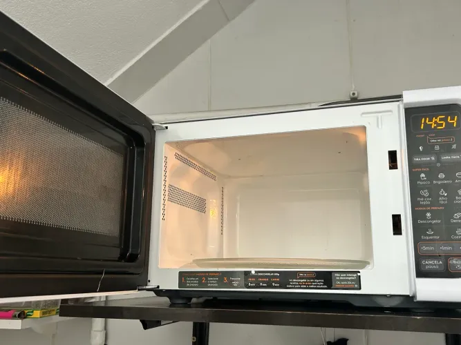 Microondas 110W (Seis meses de uso)