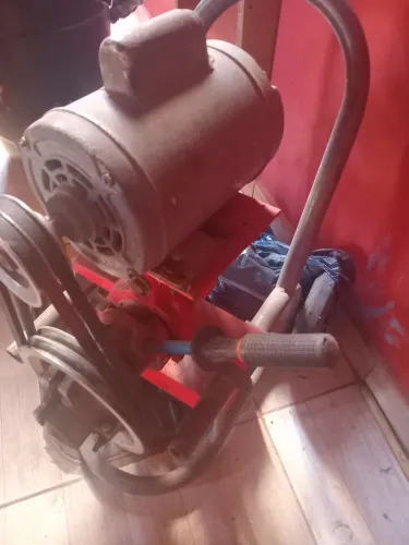 Máquina de desentupir esgoto 