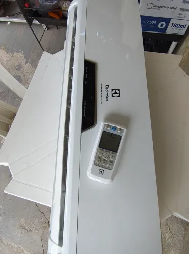 Evaporadora Eletrolux 9.000 BTUs Inverter 220W