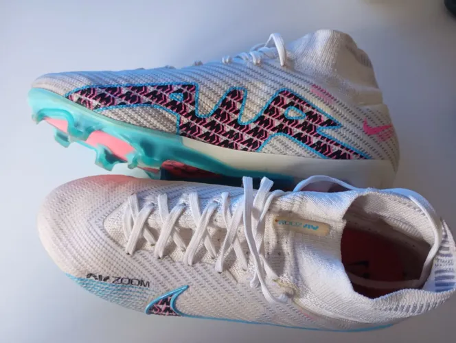 Chuteiras Nike Air Zoom - Design e Performance!