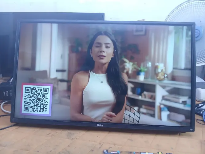 Vende-se uma TV philco 32 pol não e smart tv