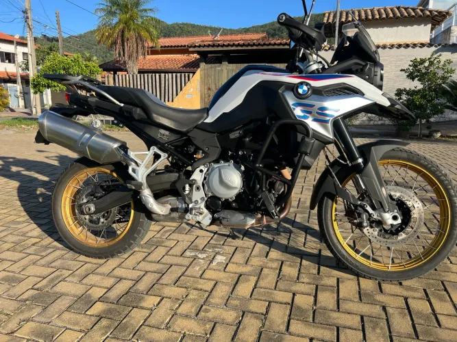 Vendo ou troco bmw gs 850f mt nova , baixa km .
