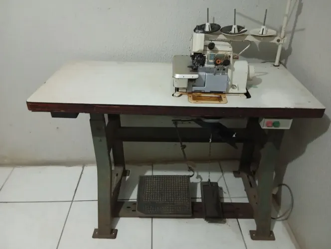 Overloque industrial Singer