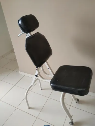 Vendo cadeira de esteticista semi nova