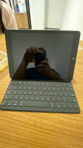 iPad 9ª Geração - Uno ano de uso (acompanha caneta)