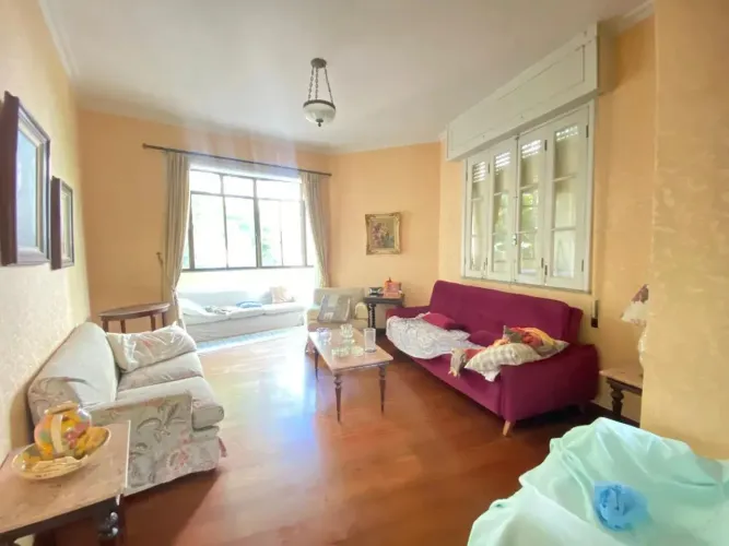 Apartamento de 3 quartos localizado na Rua Domingos Ferreira.