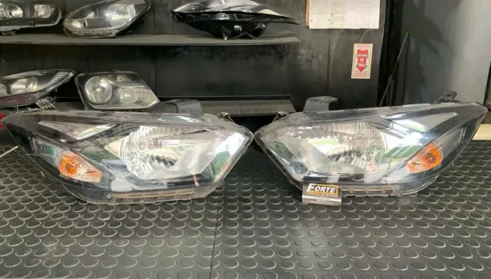 Par de farois do Chevrolet PrismaOnix sem led