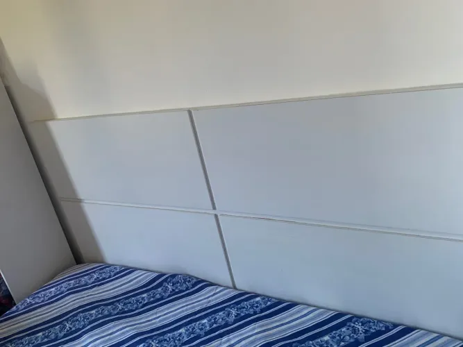 Cabeceira de cama branca