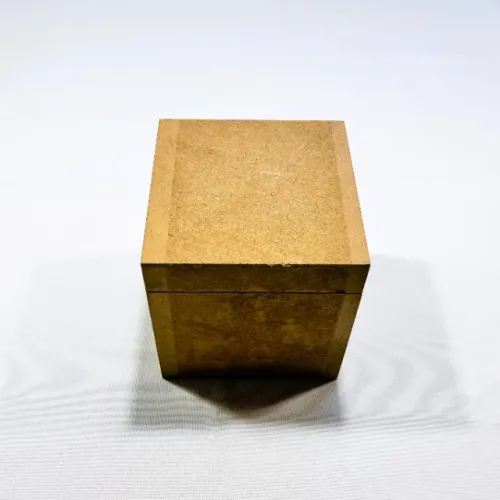 Caixa de Lembrancinha em MDF (11x11,5x11 cm)