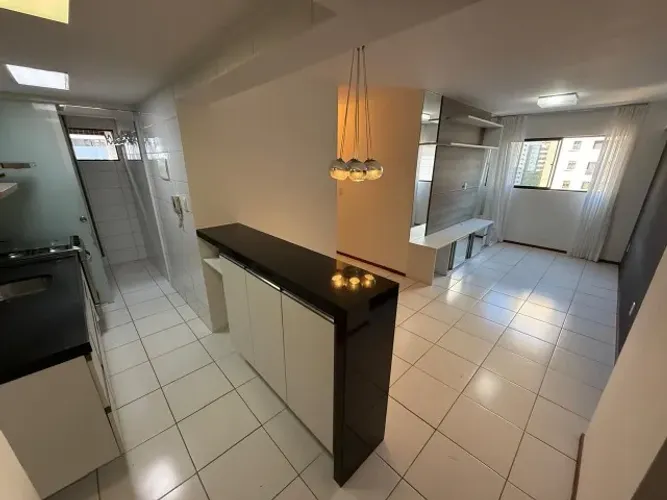 Alugo apartamento semi-mobiliado (2 quartos com suite) na Ponta Verde