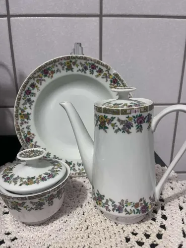 Conjunto de Porcelana Floral Vintage