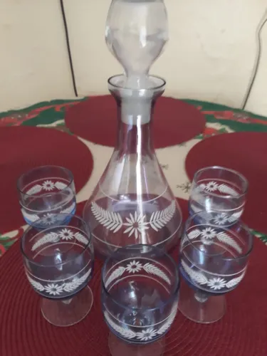 Vendo Conjunto de Jarra com 5 Taças Decoradas