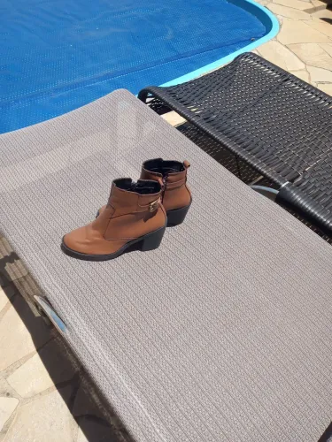 Vendo bota em couro 