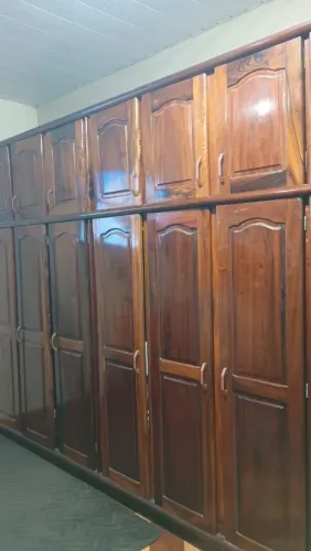 Guarda Roupas de 6 portas em Madeira Muiracatiara