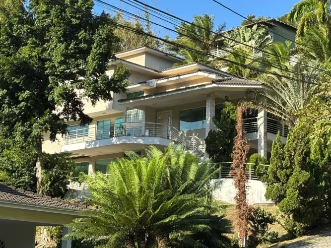 Casa para aluguel e venda tem 650 metros quadrados com 4 quartos em Vila Progresso - Niter